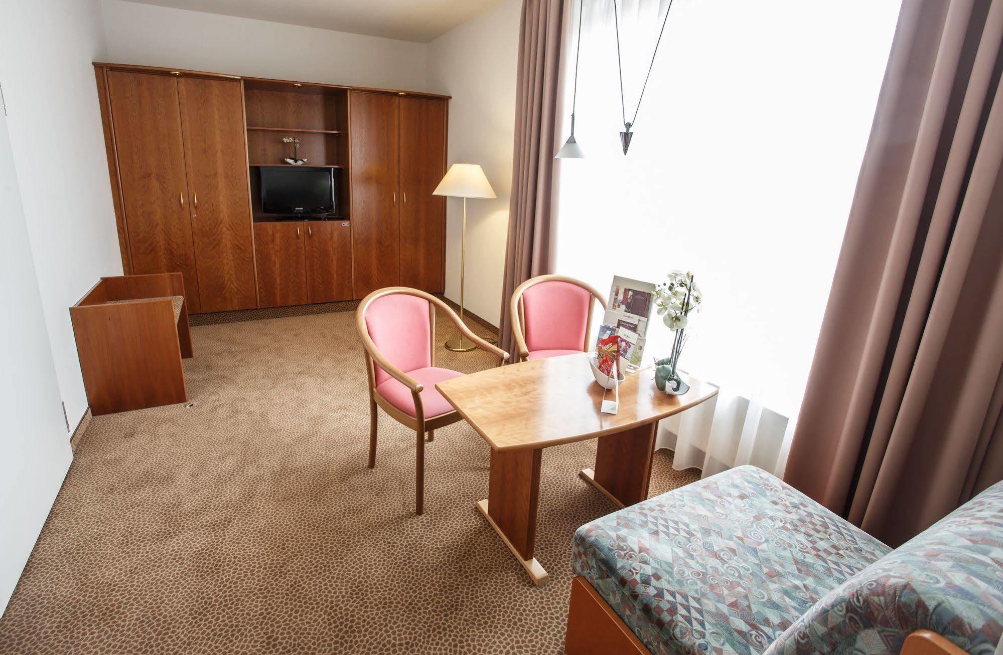 Hotel Sportwelt Radeberg Extérieur photo