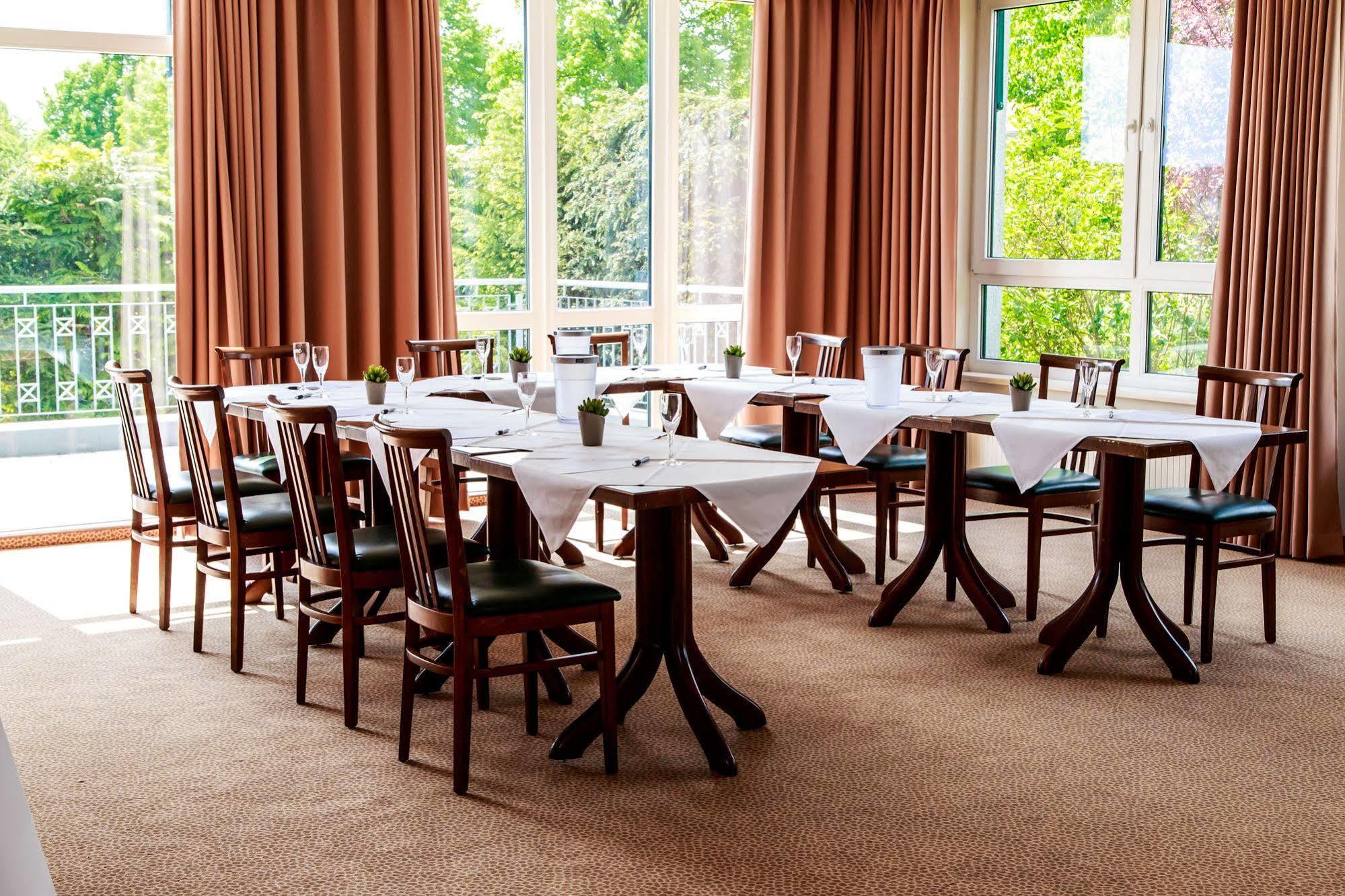 Hotel Sportwelt Radeberg Extérieur photo